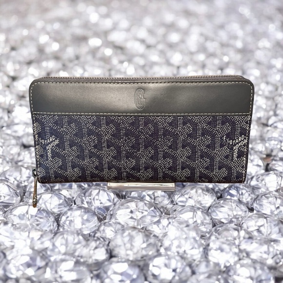 Goyard Handbags - Goyard Grey Goyardine Matignon Continental Zip Wallet w/COA A275